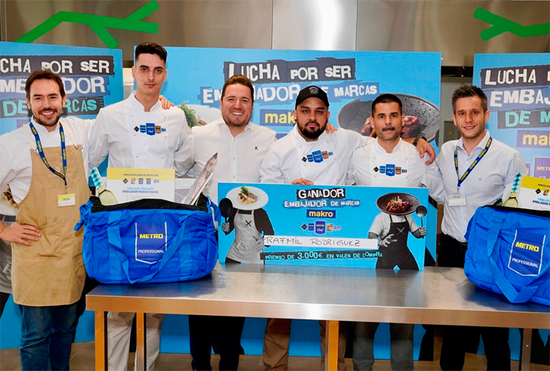 De izquierda a derecha: Roberto Francisco Diego, chef de Innovación de Makro; Lorenzo Aréjula, de Casa Zanito; Chema León, director de Marketing de Makro; Rafmil Rodríguez, del restaurante Inmigrante Madrid; Sergio García, del restaurante Muyummy y Enrique Díaz, responsable de Marca Propia de Makro.