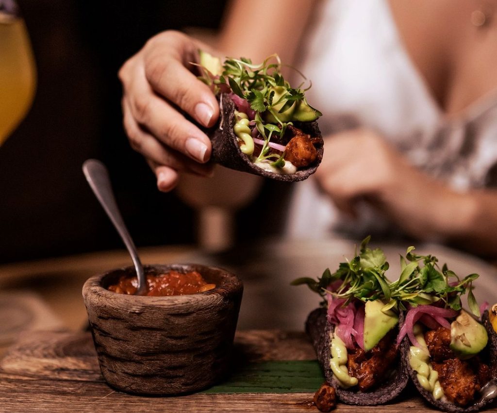 El grupo RosaNegra inaugura Mamazzita