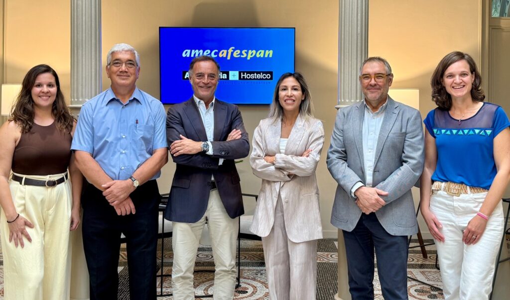 De izquierda a derecha: Esther de la Fuente, key account manager de amec alimentec, aefemac, afespan; Carlos Sebastià, presidente de Afespan; J.Antonio Valls, director general de Alimentaria Exhibitions; Céline Perez, directora de Hostelco; Joan Tristany, director general de amec y Elisabet Tomas, project manager de Hostelco.